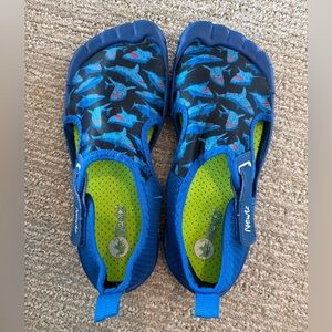 GREAT CONDITION NEWTZ WATER SHIOES. Size 2/3
